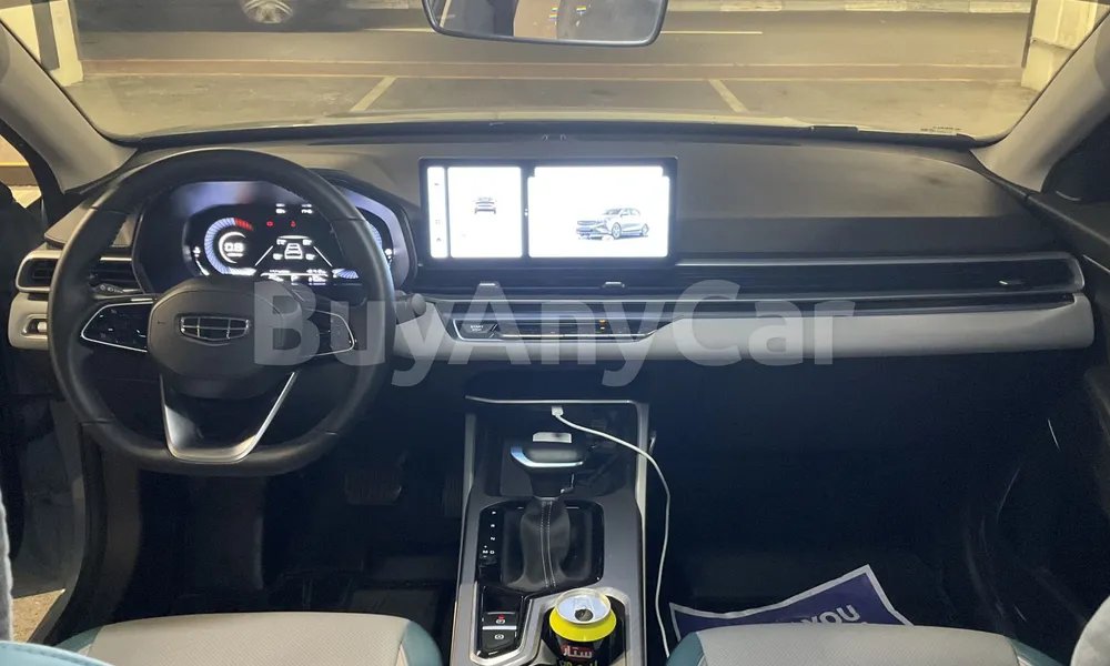 Vehicle photo 8