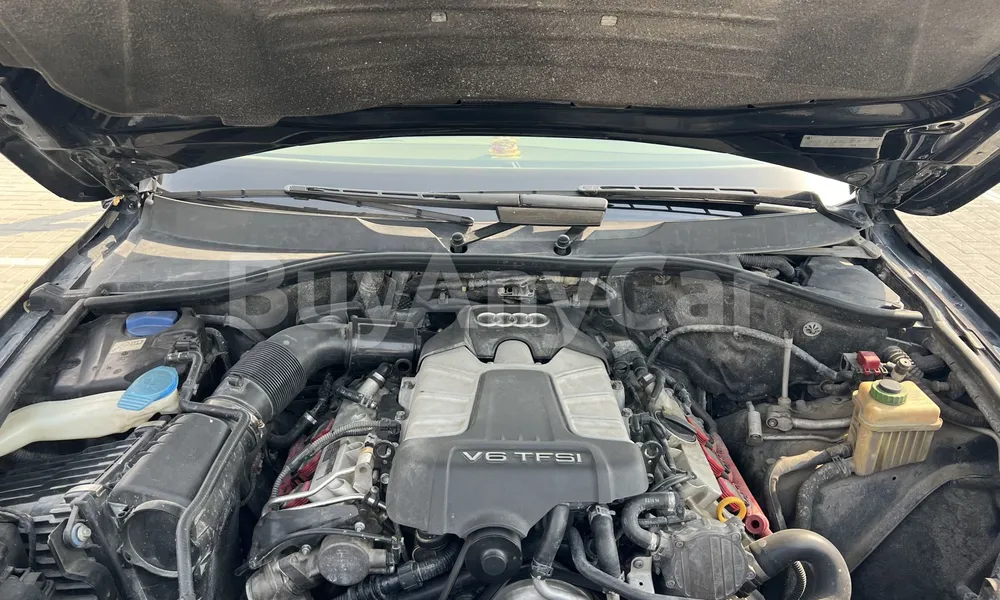 Vehicle photo 8