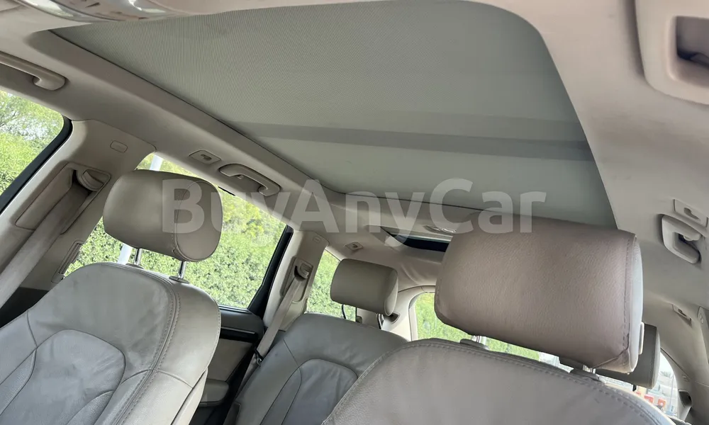 Vehicle photo 9