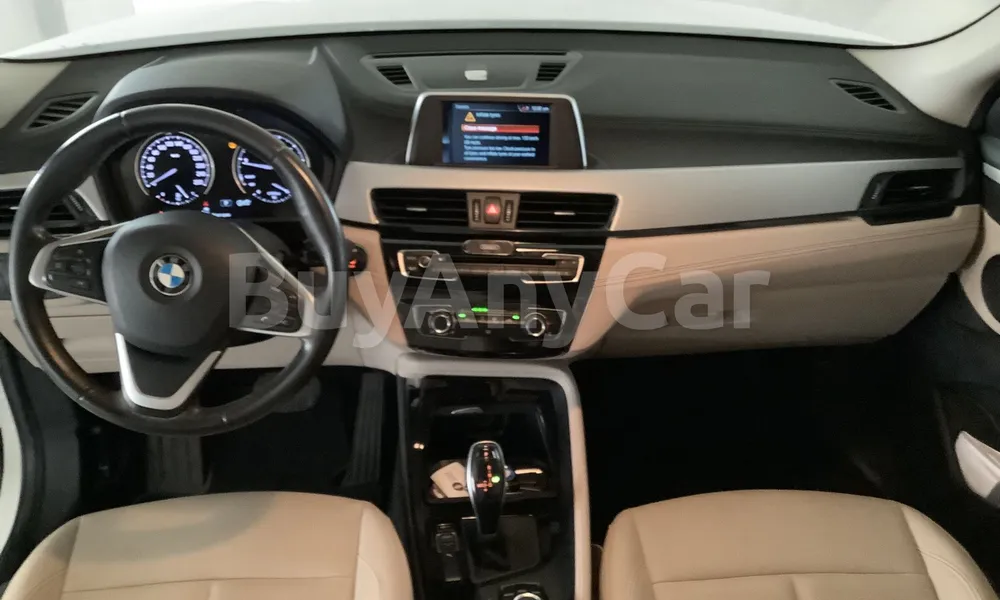 Vehicle photo 8