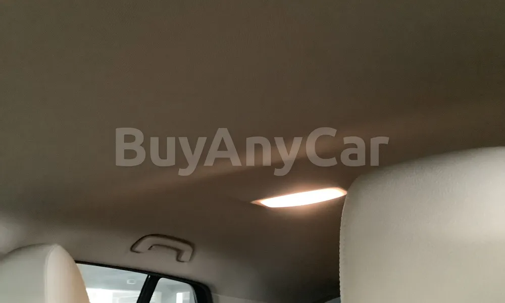 Vehicle photo 9
