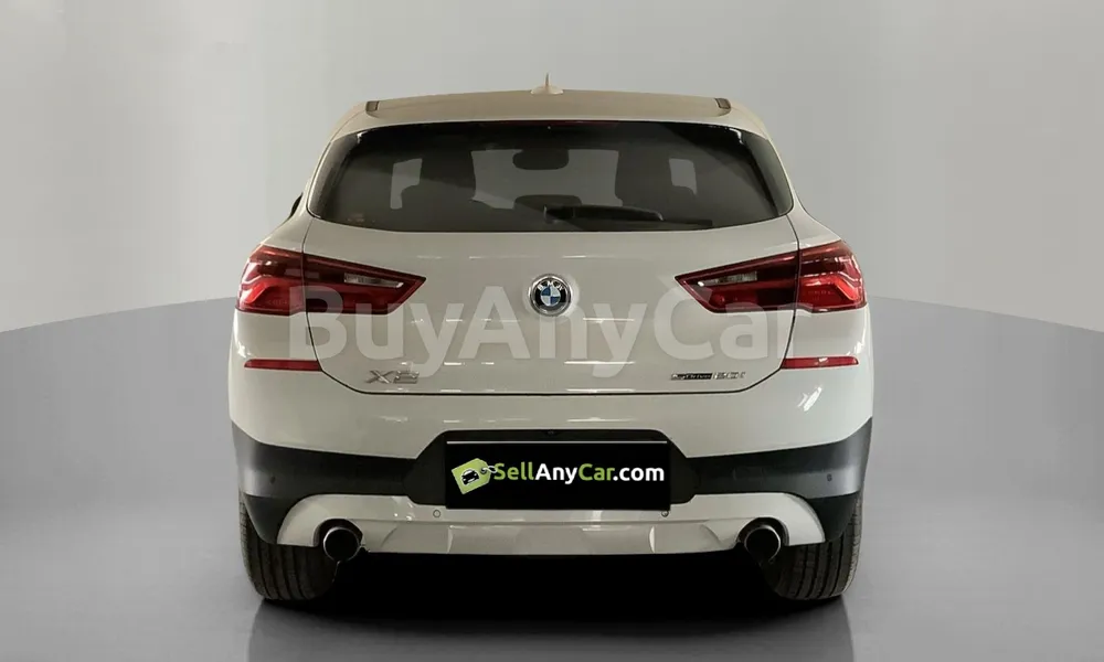 Vehicle photo 2