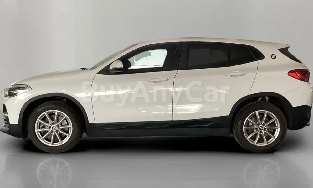 Vehicle photo 4