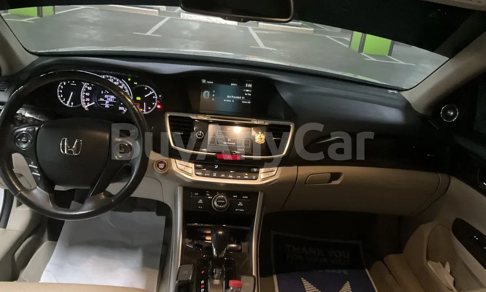 Vehicle photo 8