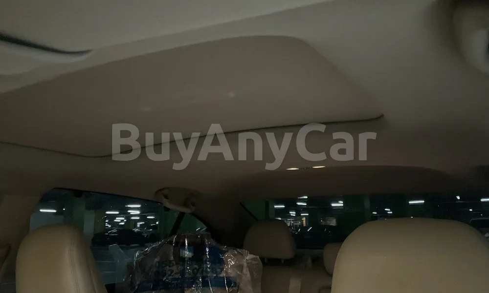 Vehicle photo 9