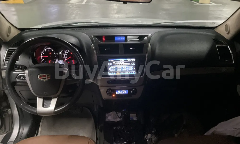 Vehicle photo 9