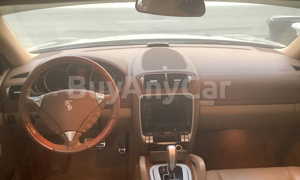 Vehicle photo 6