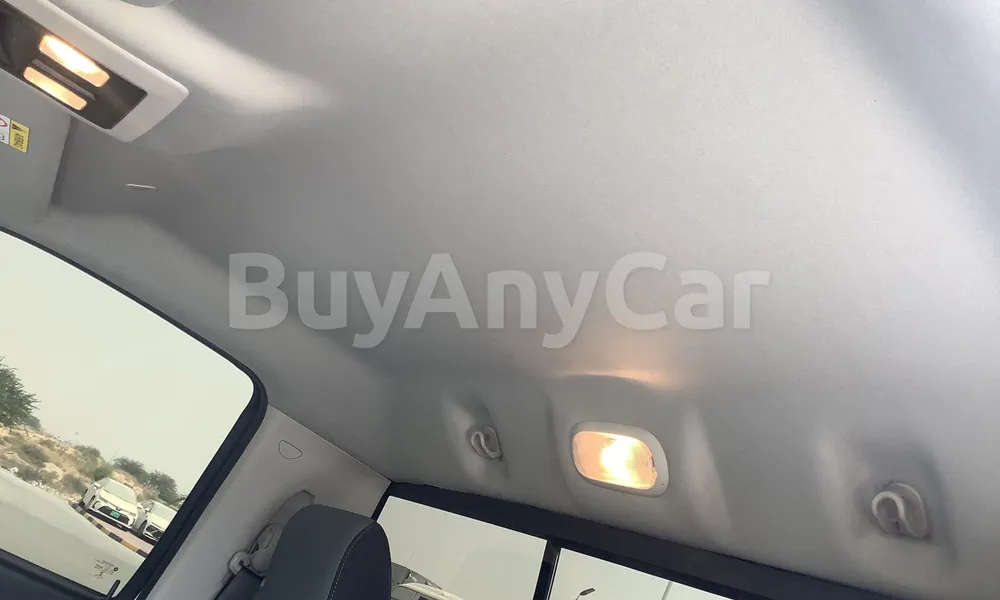Vehicle photo 9