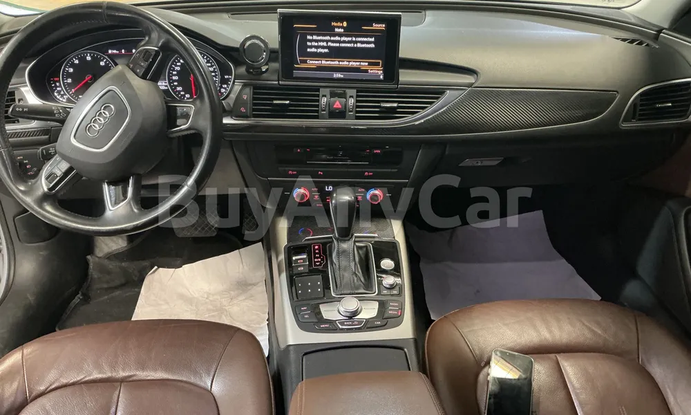 Vehicle photo 9