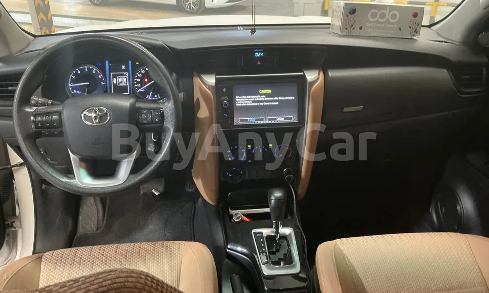 Vehicle photo 9