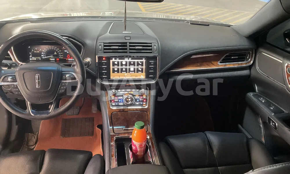 Vehicle photo 9