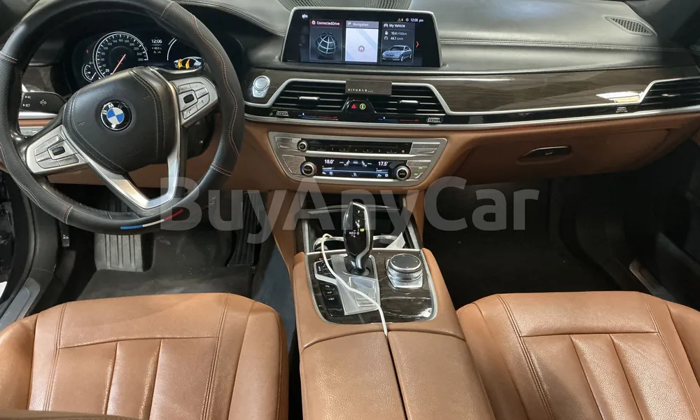 Vehicle photo 8