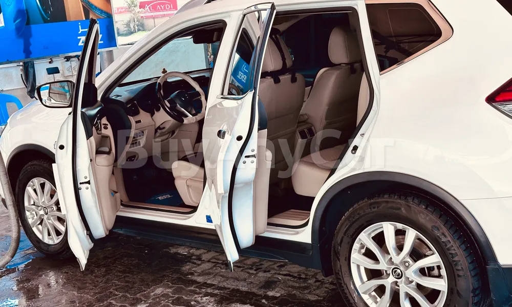 Vehicle photo 11