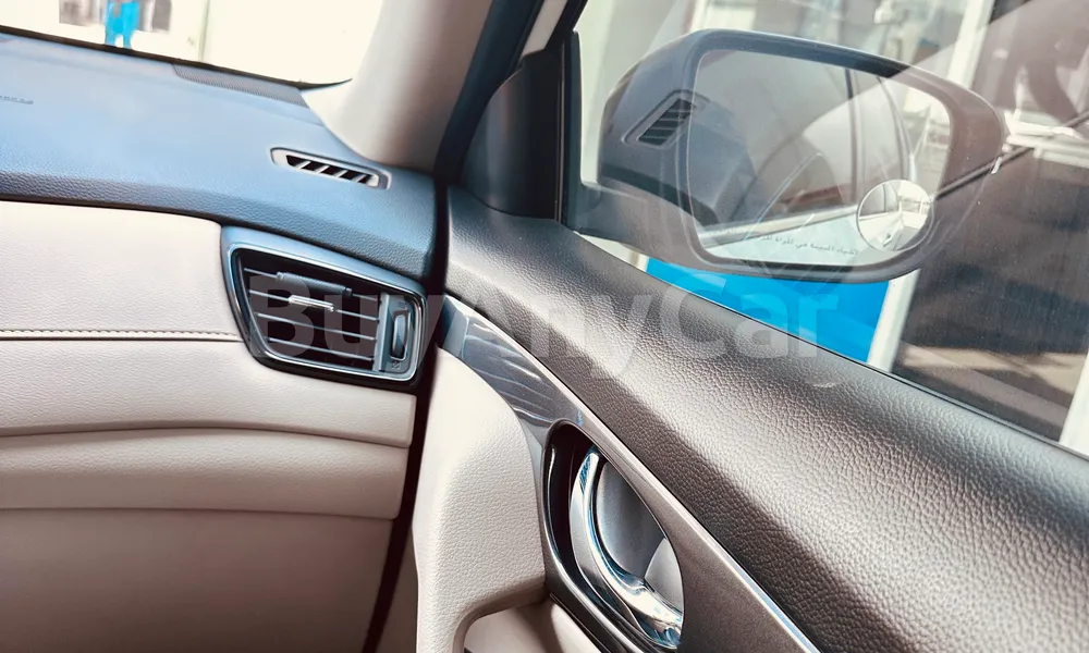 Vehicle photo 12