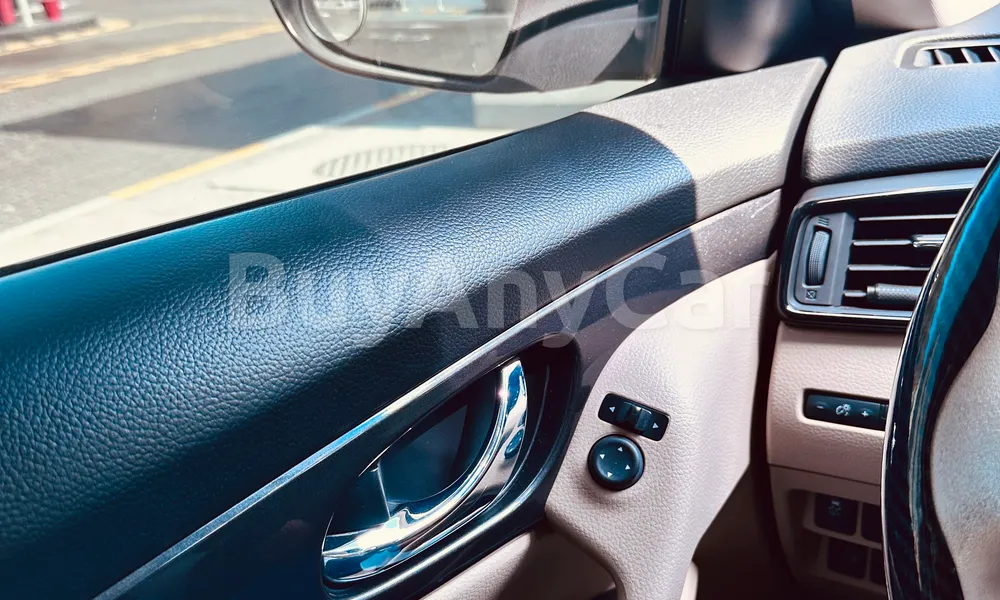 Vehicle photo 7