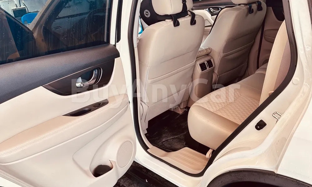 Vehicle photo 9