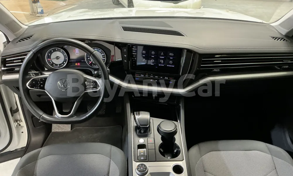 Vehicle photo 7
