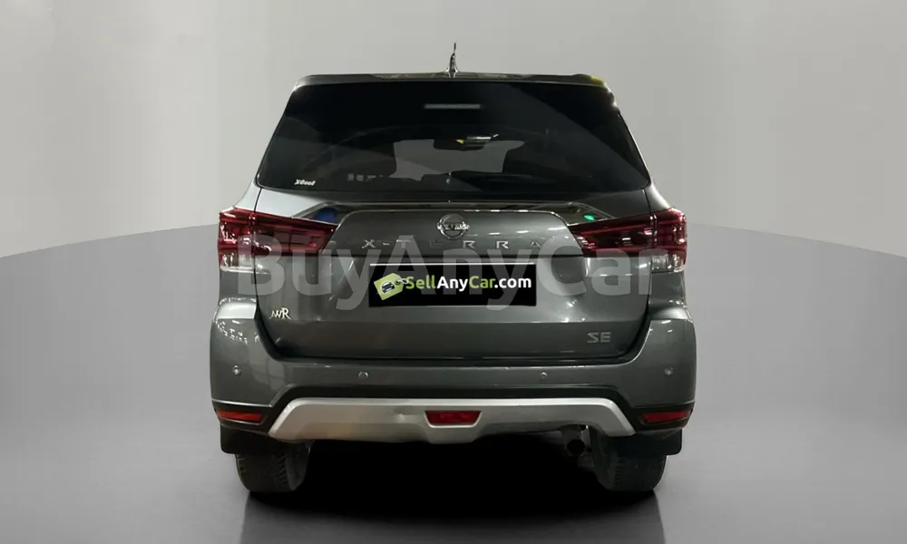 Vehicle photo 2