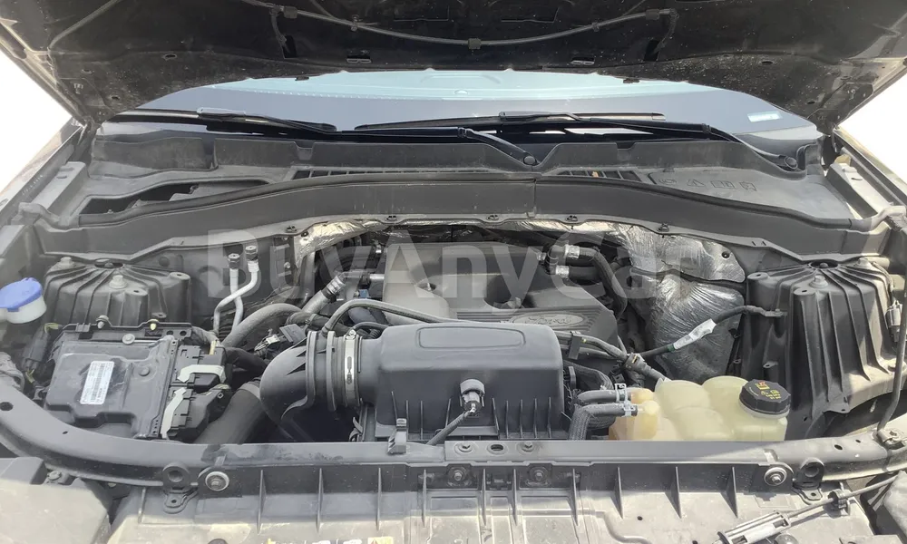 Vehicle photo 6