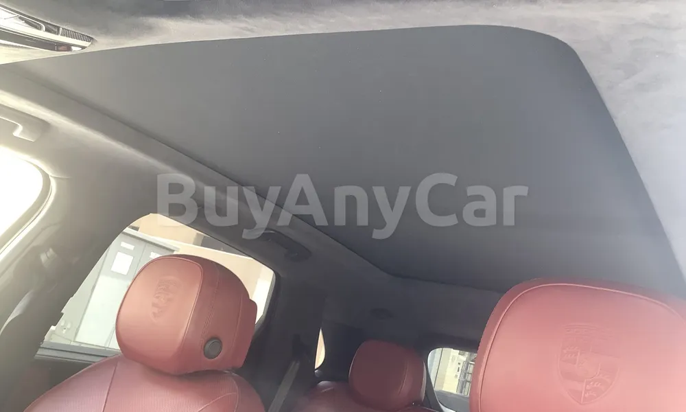 Vehicle photo 9