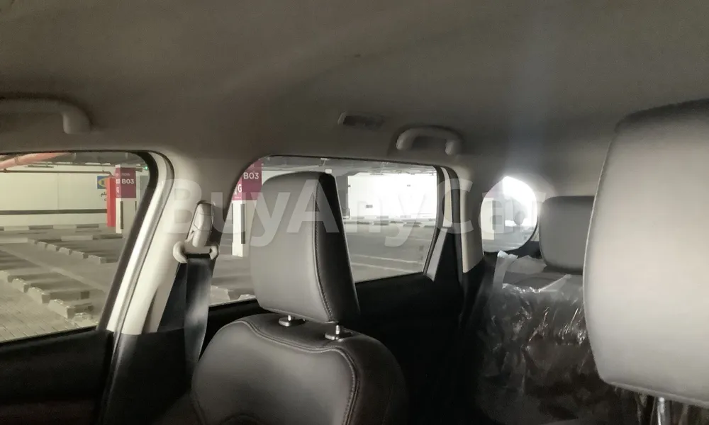 Vehicle photo 8