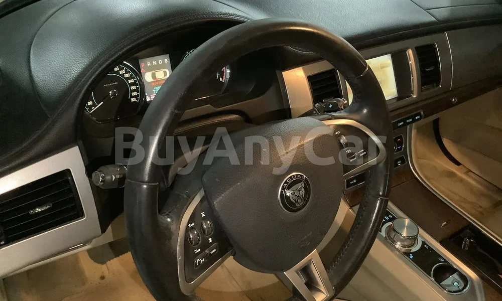 Vehicle photo 8