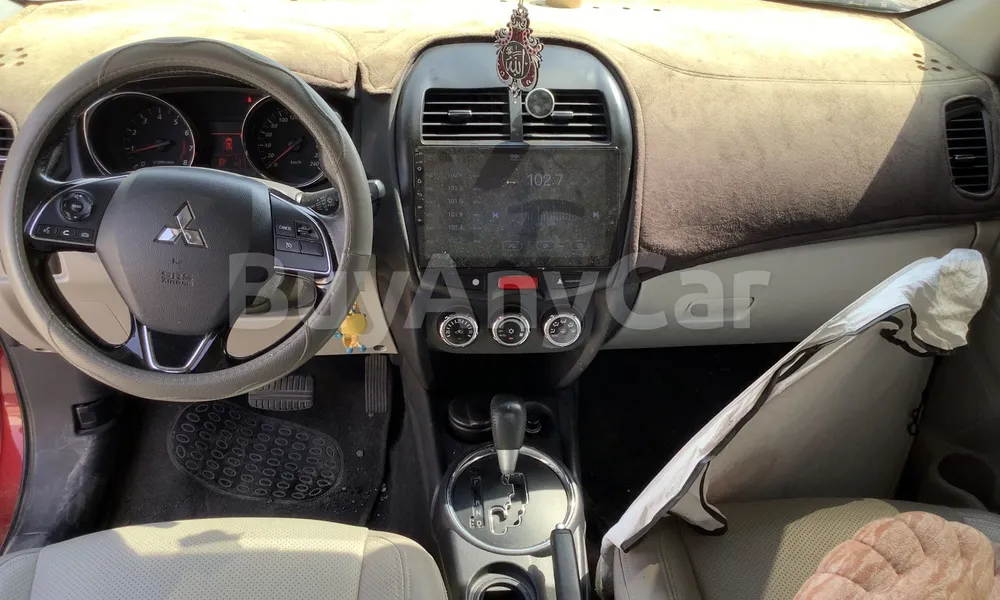 Vehicle photo 9