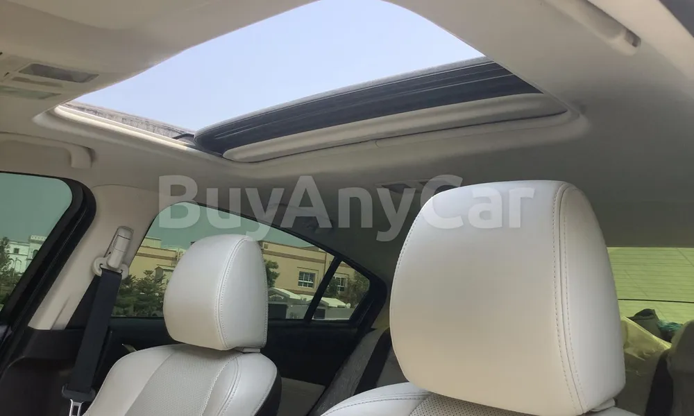 Vehicle photo 8