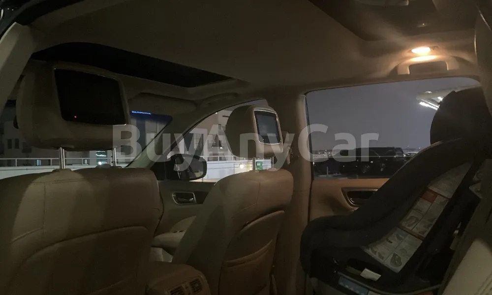 Vehicle photo 8