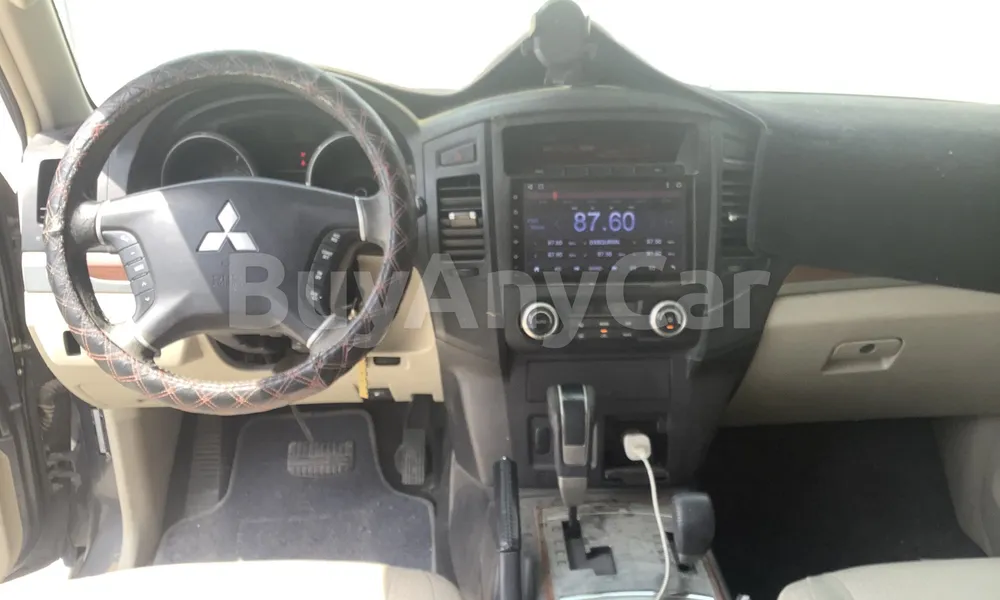 Vehicle photo 6