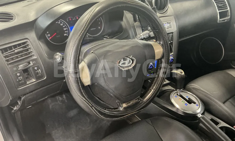 Vehicle photo 8