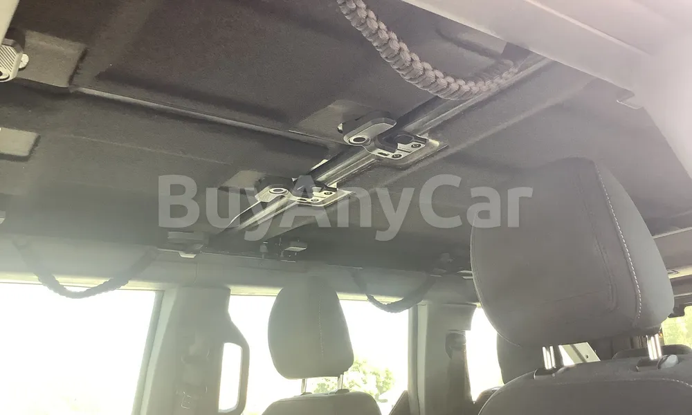 Vehicle photo 9
