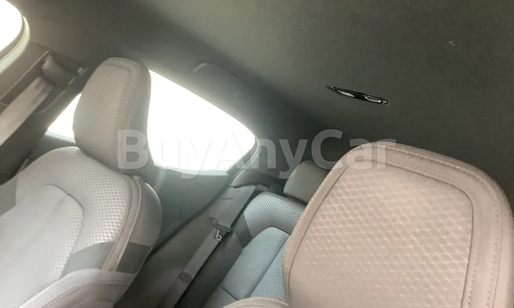 Vehicle photo 9