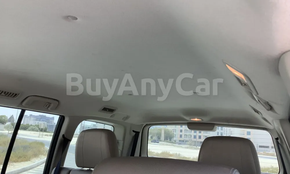 Vehicle photo 8