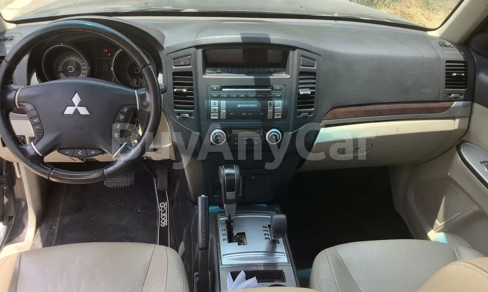Vehicle photo 9