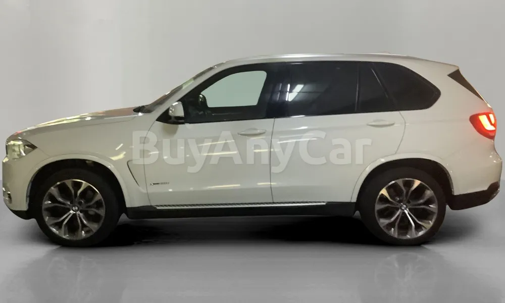 Vehicle photo 5