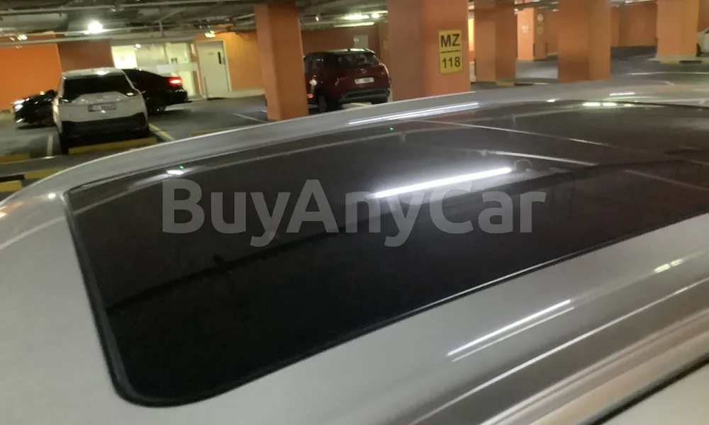 Vehicle photo 4