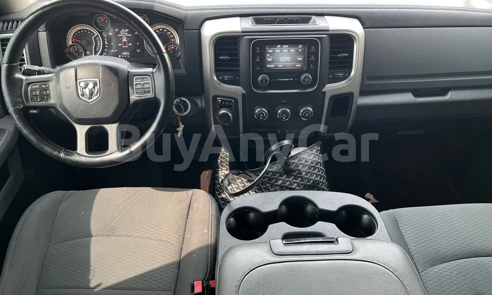 Vehicle photo 8