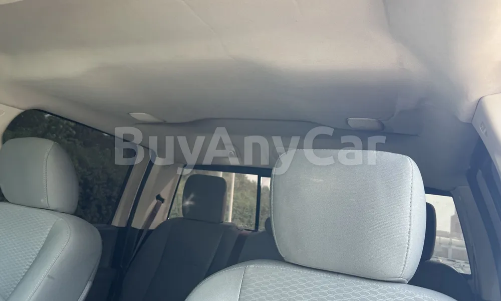 Vehicle photo 9