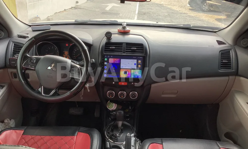 Vehicle photo 9