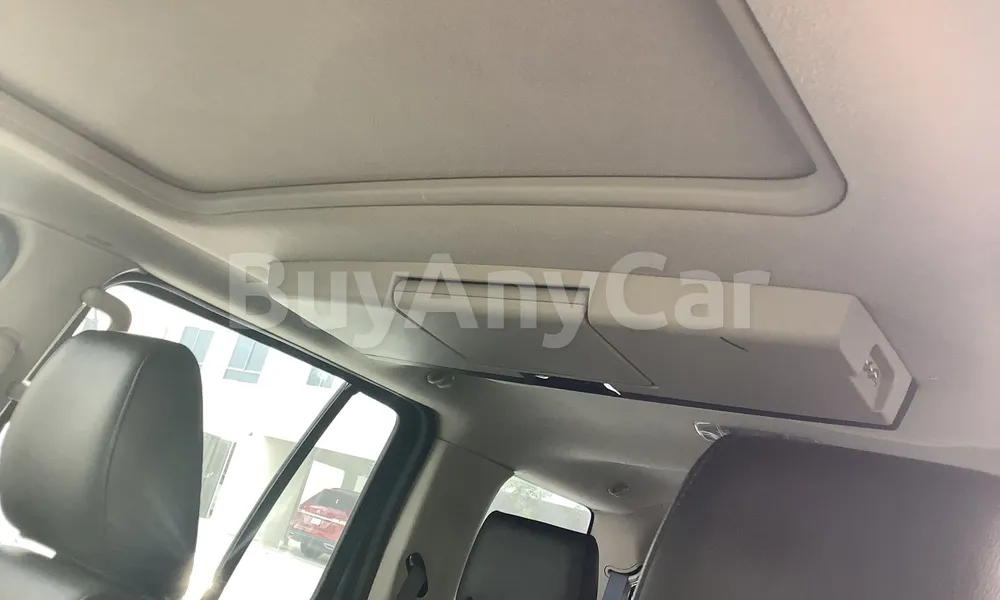 Vehicle photo 9