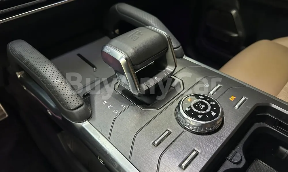 Vehicle photo 10