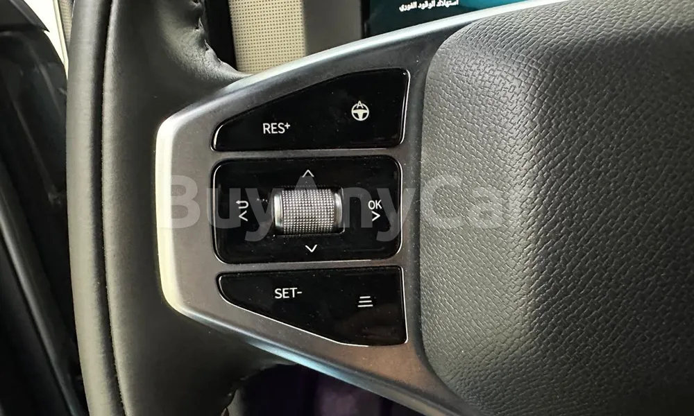 Vehicle photo 12