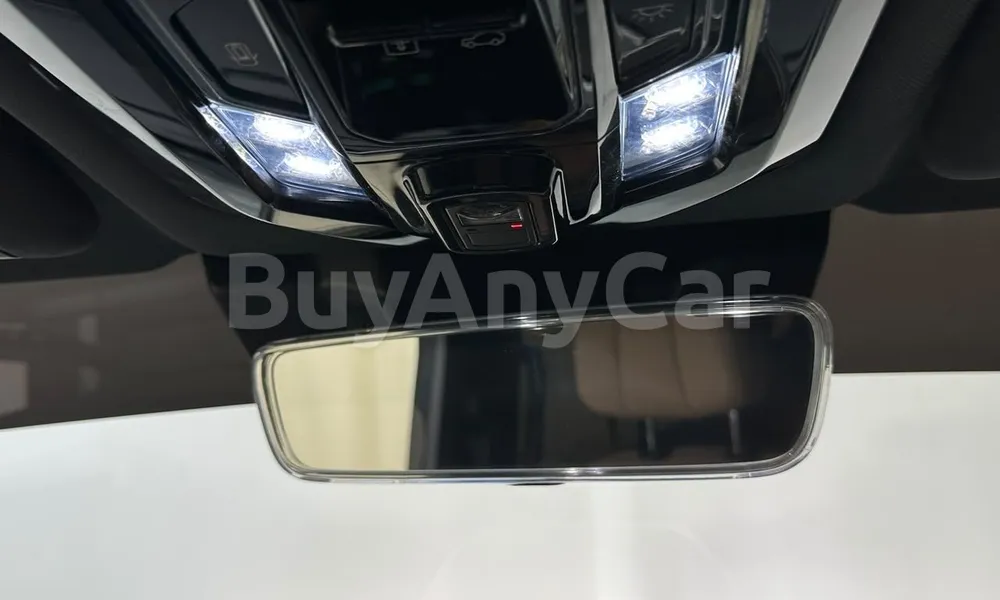 Vehicle photo 14