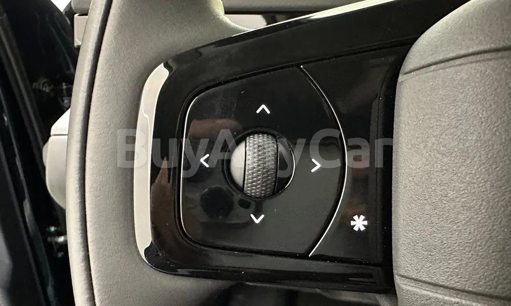 Vehicle photo 10