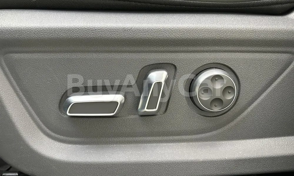 Vehicle photo 15