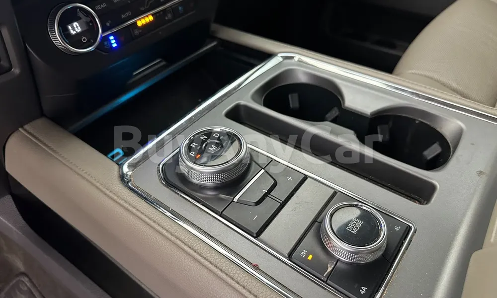 Vehicle photo 10