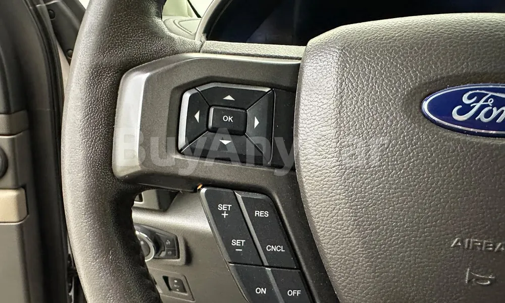 Vehicle photo 12