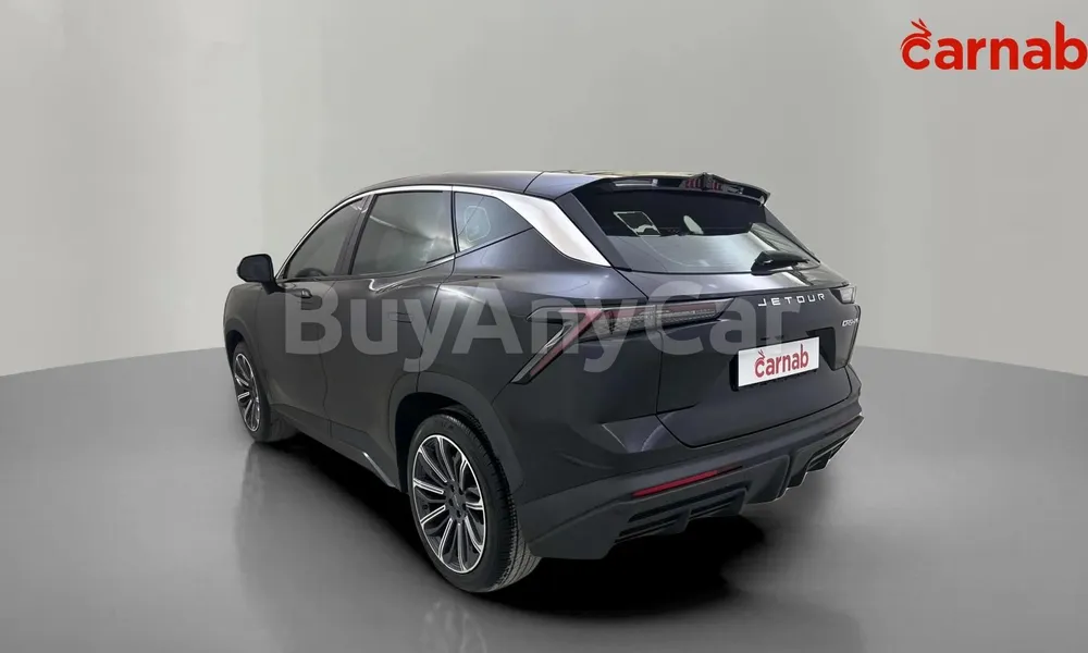 Vehicle photo 9