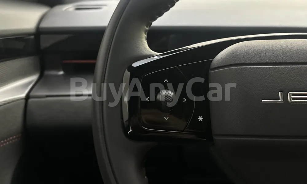 Vehicle photo 10
